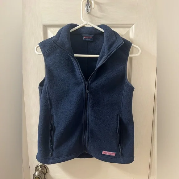 Vineyard Vines Martha’s Vineyard vest. - Picture 1 of 9